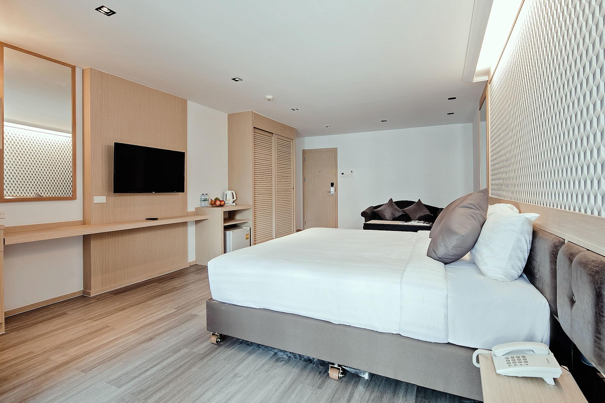 Three Sukhumvit Hotel - Sha Plus Certified Bangkok Esterno foto