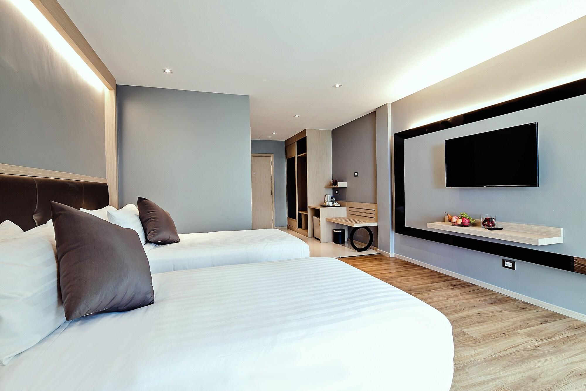 Three Sukhumvit Hotel - Sha Plus Certified Bangkok Esterno foto