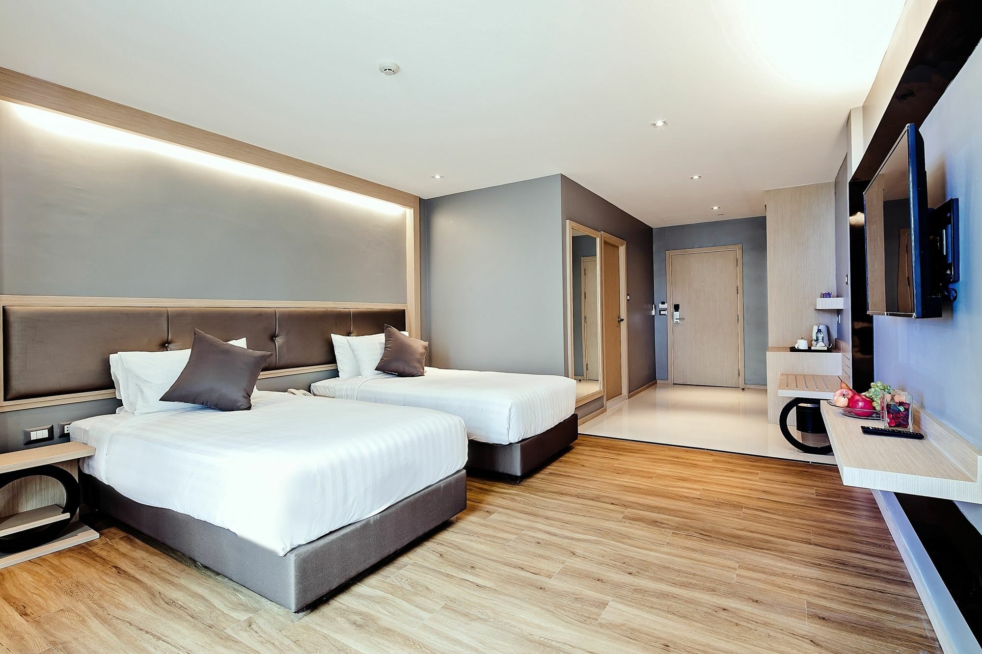Three Sukhumvit Hotel - Sha Plus Certified Bangkok Esterno foto